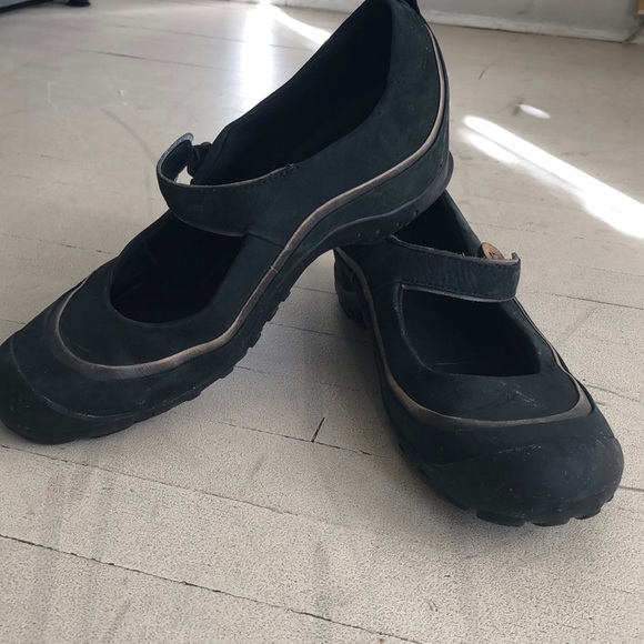 black merrell performance footwear